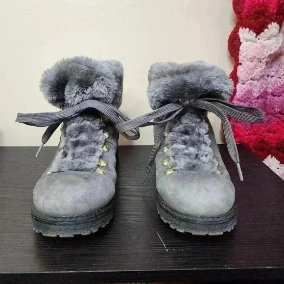 Size 9M Jack Rogers Grey Gay Charlie Faux Fur-Lined Suede Winter Boots - Picture 2 of 6